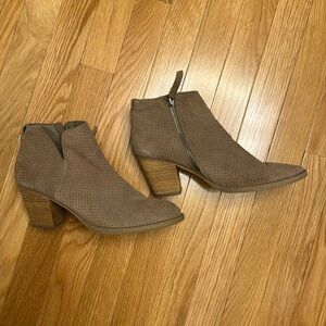 Dolce Vita Size 8.5 Booties - tan